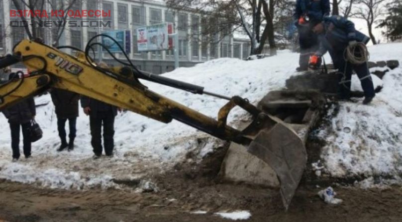 В Одессе человек упал в шахту теплотрассы