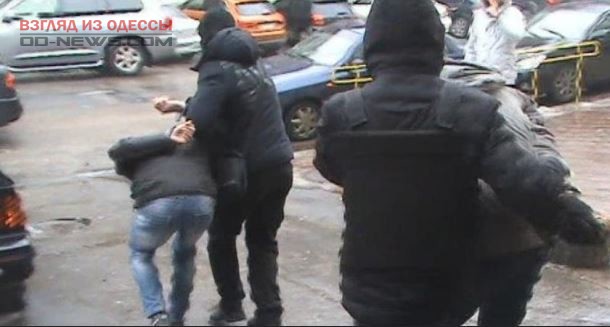 В Одессе задержали мужчин, ограбивших женщину