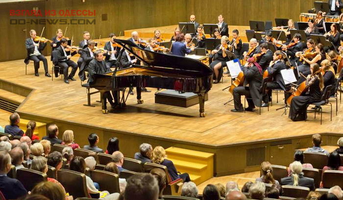 Известный пианист из Одессы собрал на своем выступлении 2000 зрителей