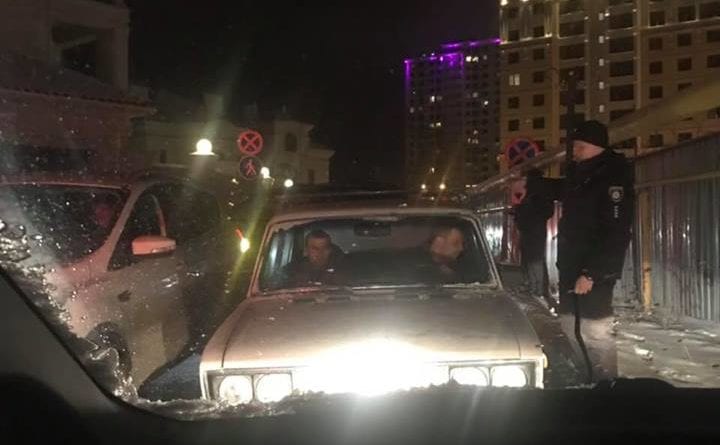 В Одессе жители не знают куда им обратиться: дорога превратилась в каток