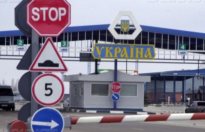 В Одессе разоблачили таможенников-взяточников