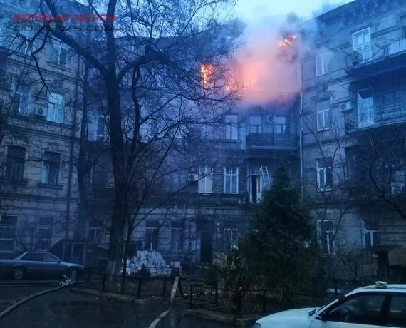 В Одессе из-за масштабного пожара эвакуировали 40 человек