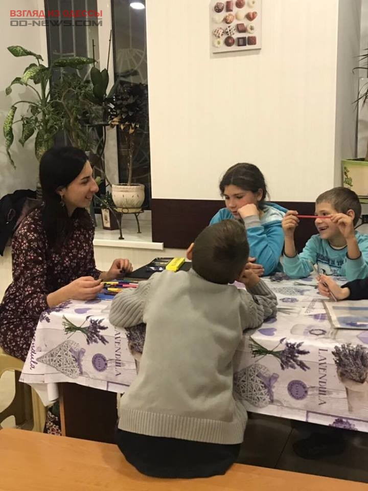 Одесские волонтеры учат детей английскому языку совершенно бесплатно