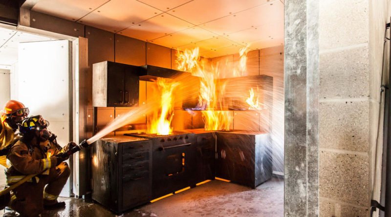 В одесской квартире на кухне произошел пожар, пострадала девушка