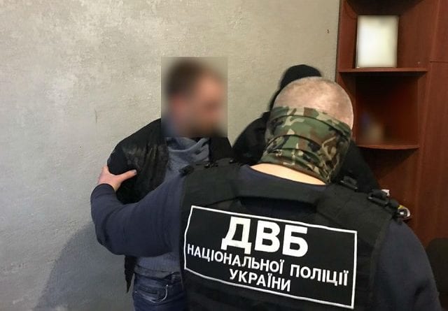 В Одессе за взятку следователю задержали мужчину