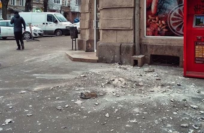 В Одессе упал фрагмент с исторического здания