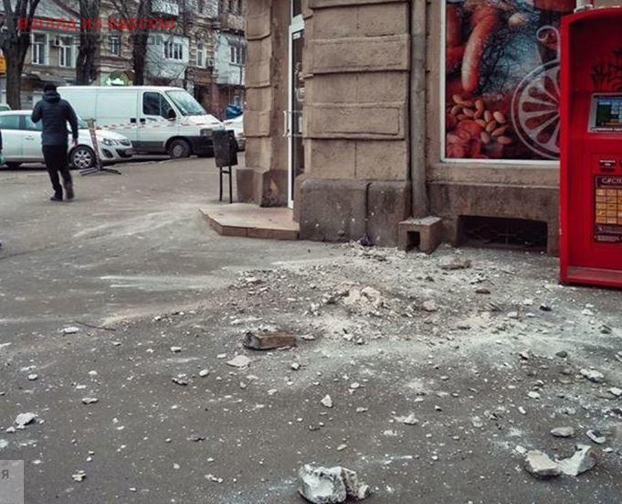 В Одессе упал фрагмент с исторического здания