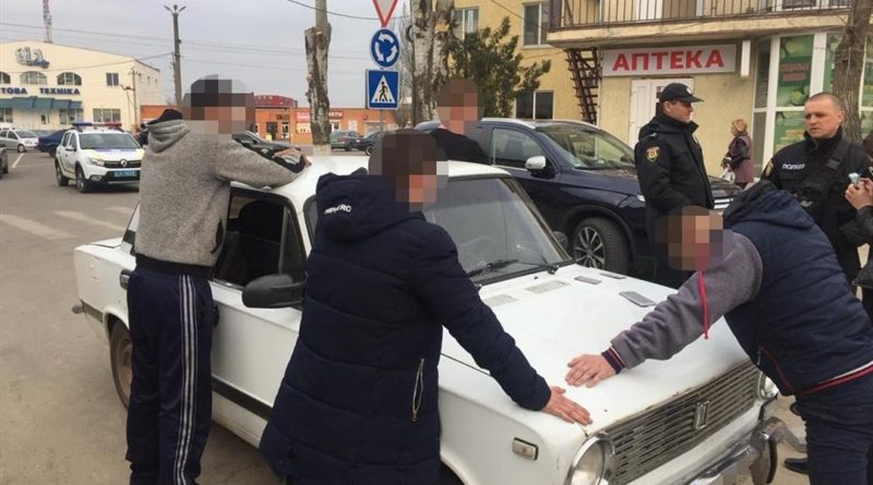 В Одесской области хулиганы ограбили подростка