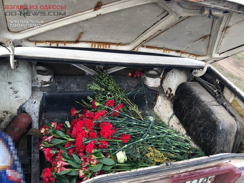 В Одессе задержали нарушителей вечного покоя, устроивших дебош на кладбище