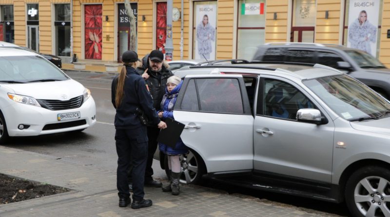 В Одессе занялись штрафами родителей школьников, паркующих свои авто не по правилам