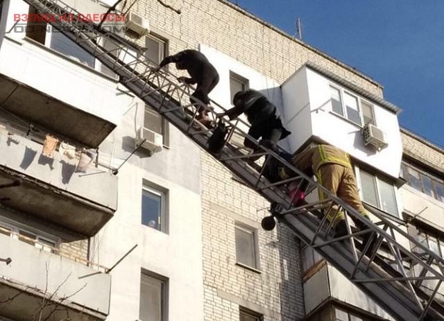 В Одессе в результате пожара выгорела квартира: срочно требуется помощь