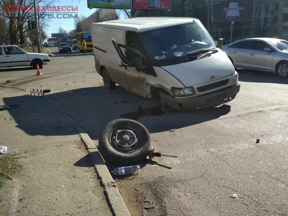 В Одессе в результате неудачного разворота пострадали несколько авто