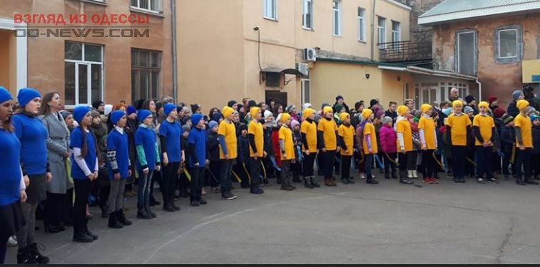 В Одессе школьники провели флешмоб в поддержку пленных РФ