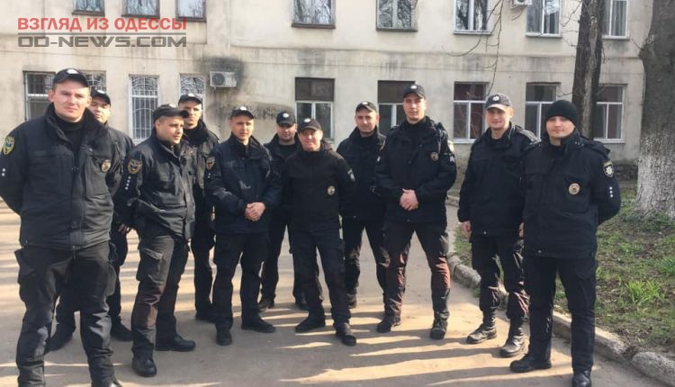 Одесские полицейские сдали кровь для спасения грудничка