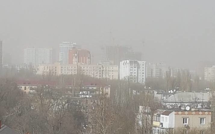 В Одессе второй день бушует буря из песка и пыли