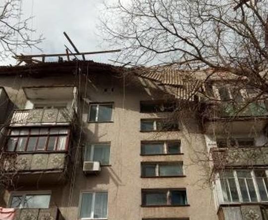 В Одесской области из-за ветра без крыши осталась многоэтажка