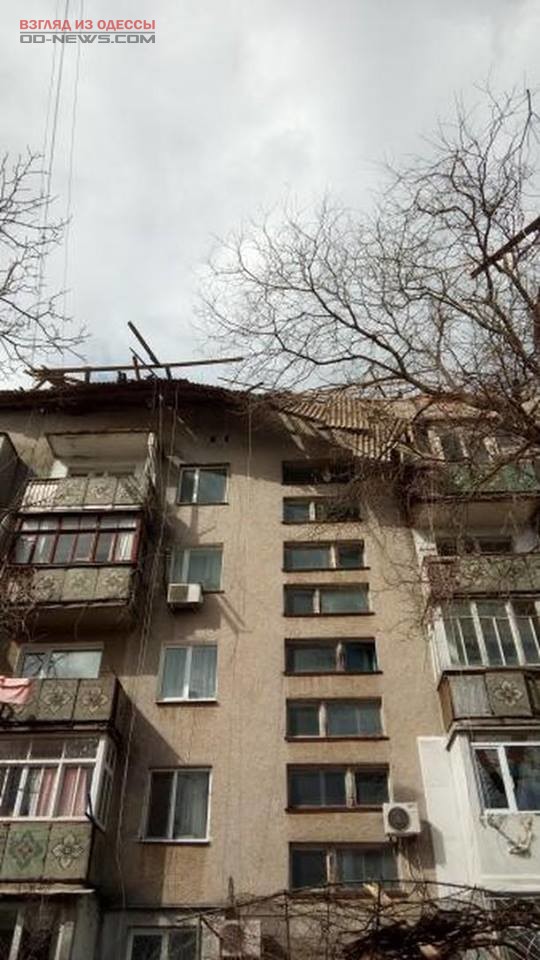 В Одесской области из-за ветра без крыши осталась многоэтажка