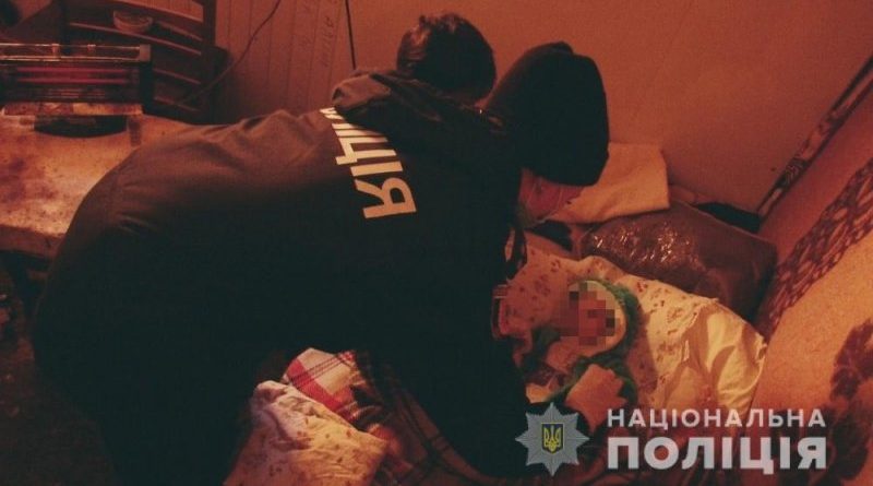 В Одессе мать попрошайничала с температурившим ребенком на руках