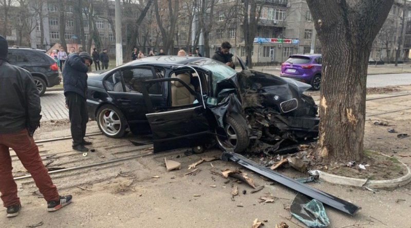 В Одессе разбилось авто с иностранцами: подробности