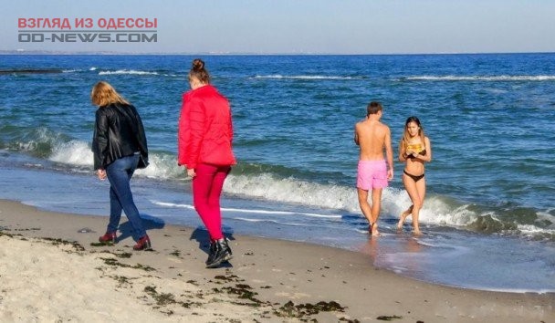 Одесситы с приходом тепла успели открыть пляжный сезон