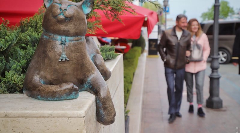 В Одессе появилась новая скульптура кошки