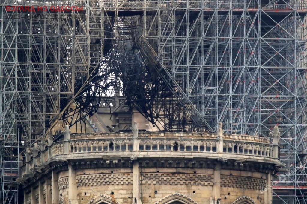 Как одесситы пытались продать пепел сгоревшего в Париже собора