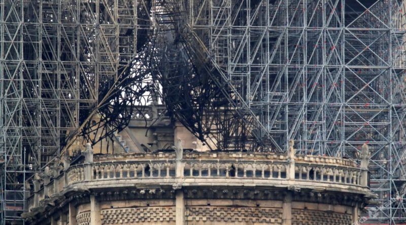 Как одесситы пытались продать пепел сгоревшего в Париже собора