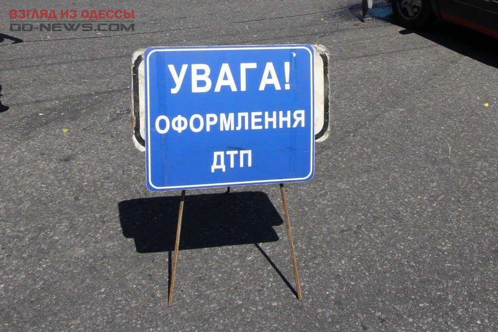 В Одессе пьяная девушка за рулем пыталась "замять" ситуацию с ДТП