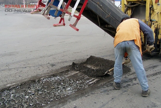Одесситам рекомендуют пораньше выезжать на работу из-за ремонта дорог