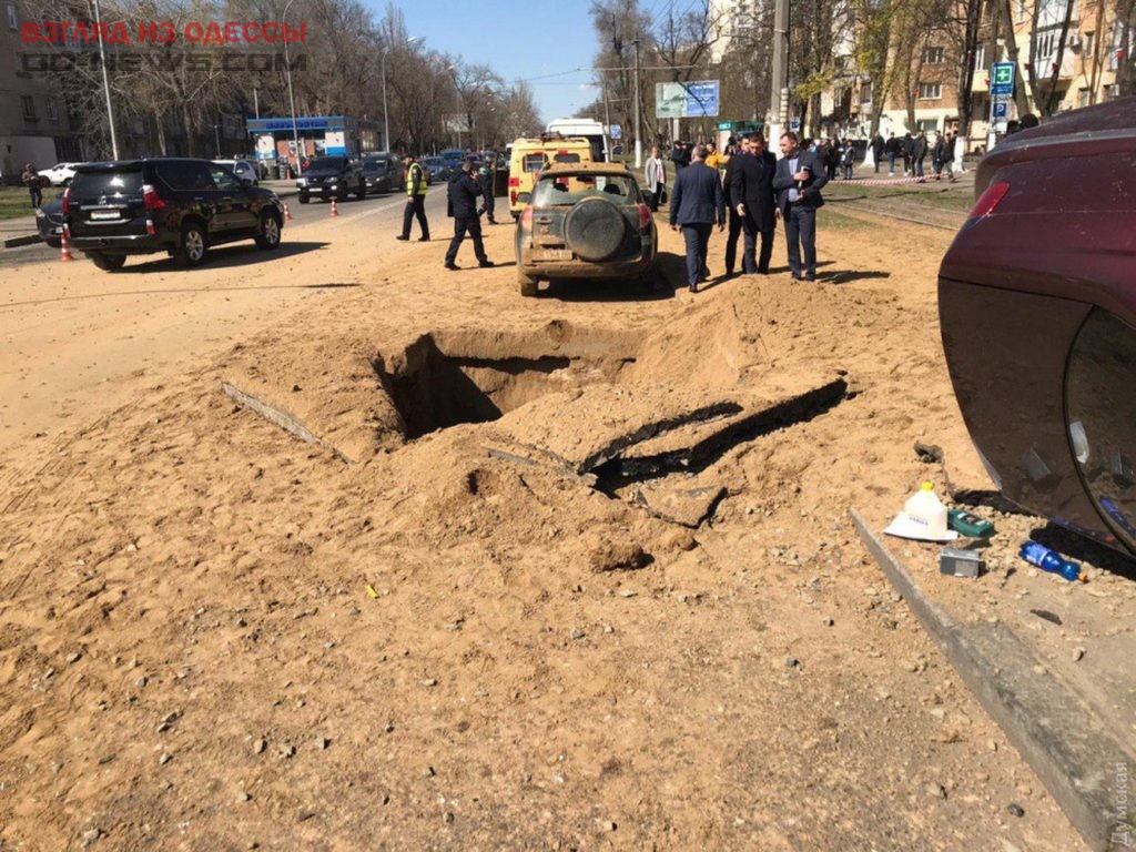 Мощный взрыв в Одессе заблокировал движение общественного транспорта