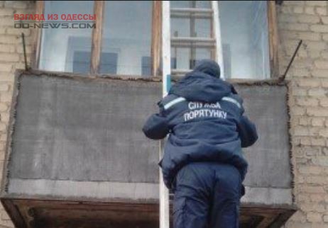 В Одессе на Черемушках пожилая женщина попала в беду