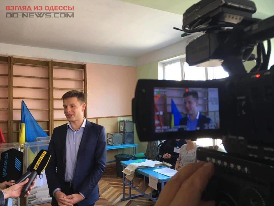 Одесский парламентарий считает, что во втором туре голосования будет выбор между Порошенко и Коломойским