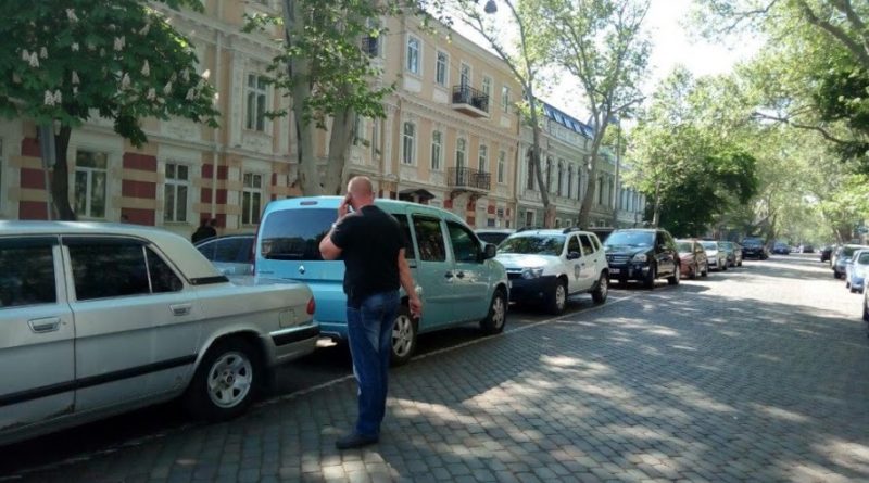 Как в Одессе ставят машины автохамы