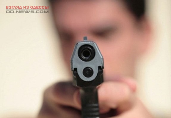 В Одессе мужчина хотел решить конфликт при помощи пистолета