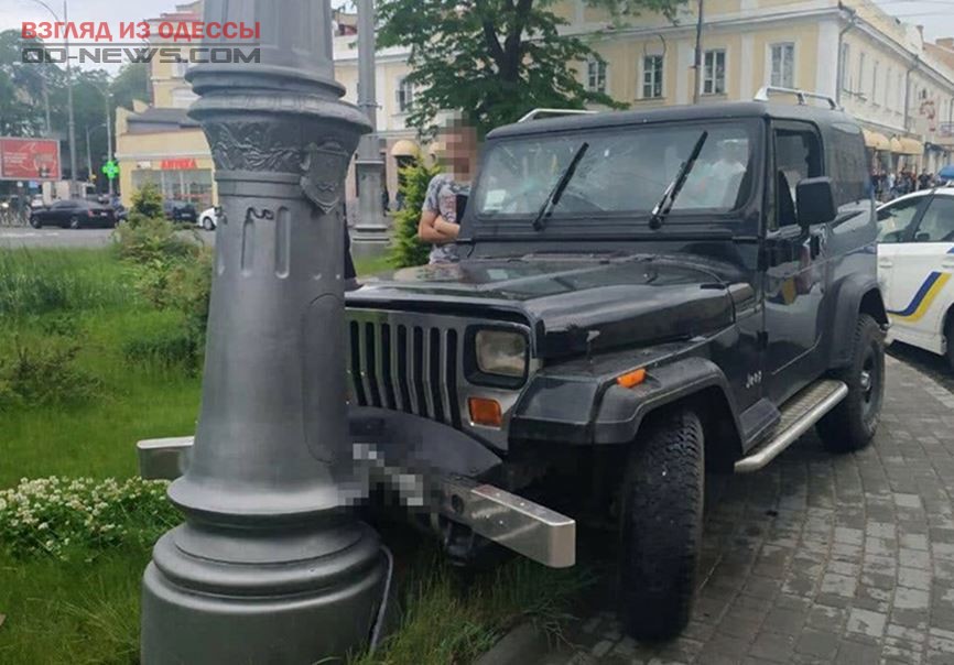 В центре Одессы виновник ДТП пытался скрыться на трамвае
