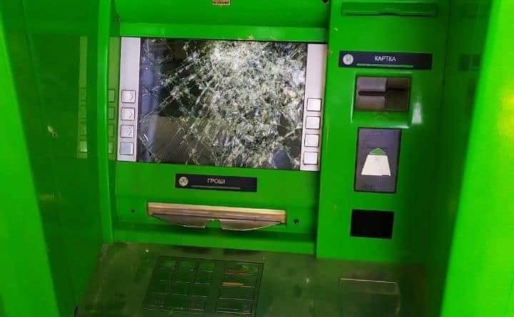 В Одесской области женщина выясняла отношения с банкоматом