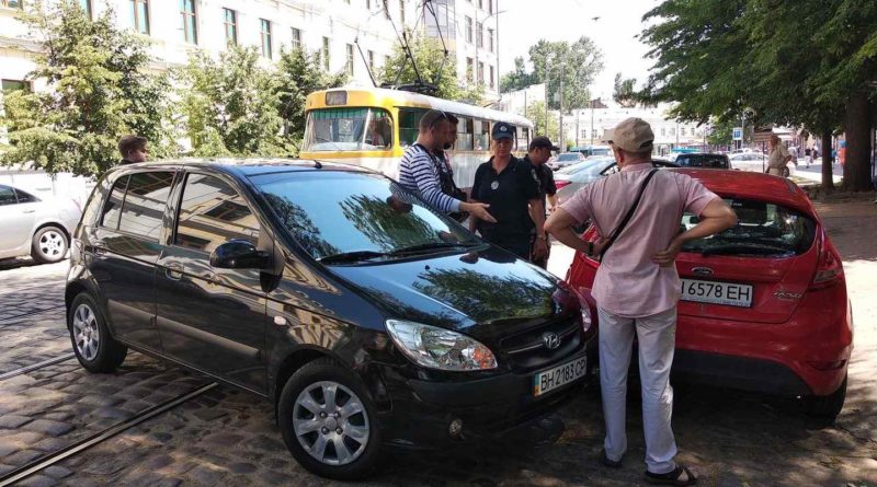 Причиной пробки в Одессе стала небольшая царапина