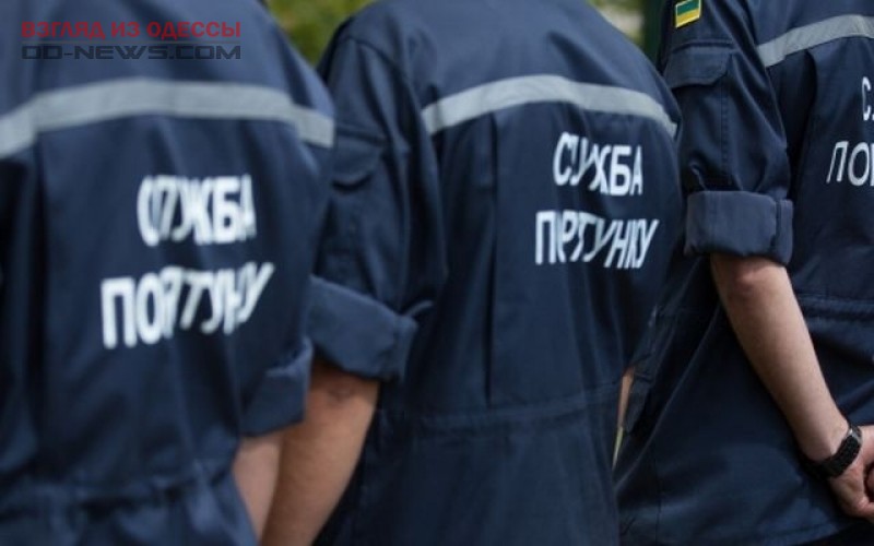 В Одессе спасатели поспешили на помощь выпавшему из окна человеку