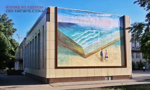В Одессе на фасаде школы появился огромный мурал