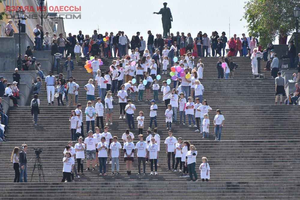 В Одессе в честь Дня матери организовали флешмоб