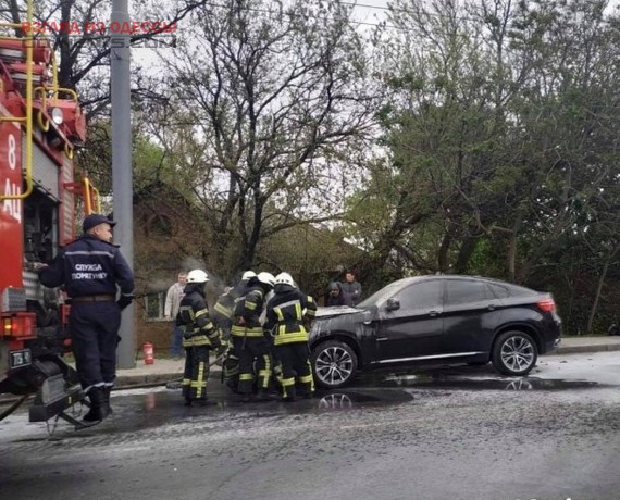 В Одессе горел автомобиль марки BMW