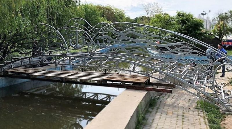 В одном из парков Одессы появился новый мостик