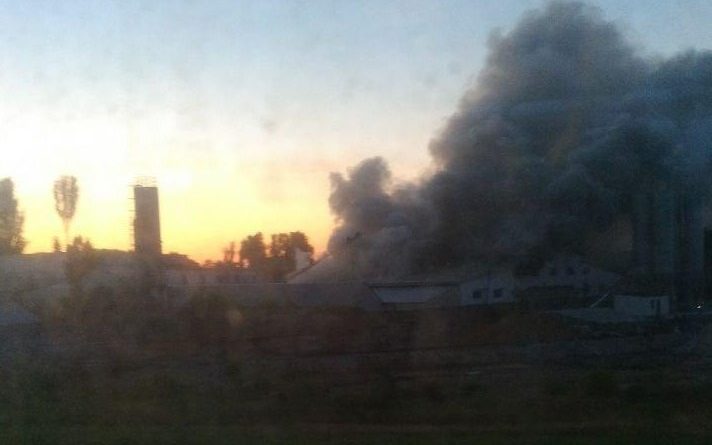 В Одессе крупный пожар на складах с мебелью