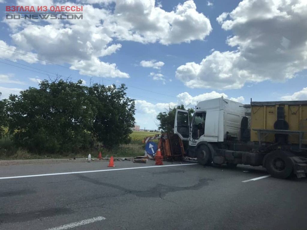 Под Одессой произошла авария с участием грузовика