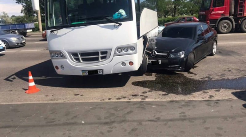 В Одессе туристический автобус попал в аварию