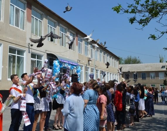 В Одесской области школьники отказались от воздушных шаров