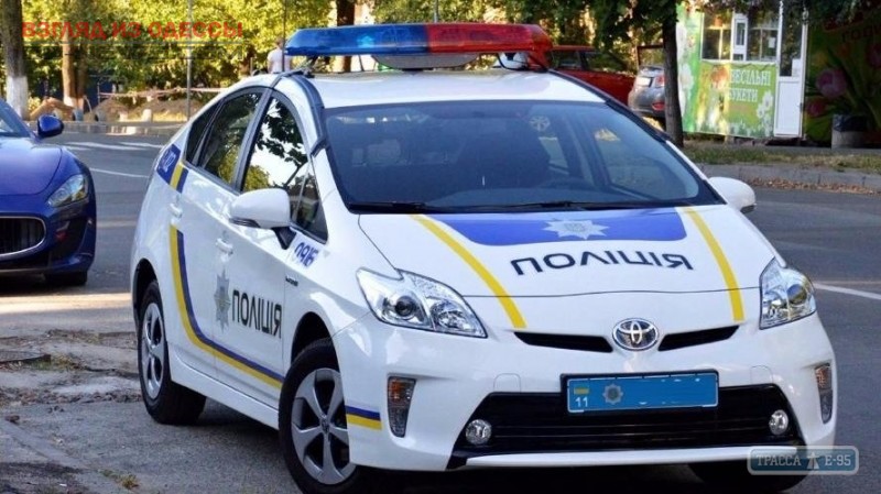 В Одессе легковушка столкнулась с патрульным служебным авто
