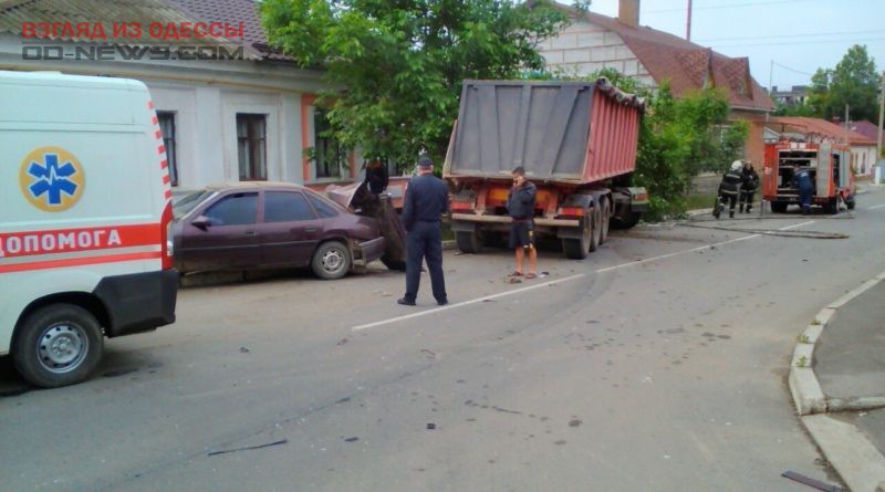 Из-за ДТП в Одесской области разрушился забор жилого дома