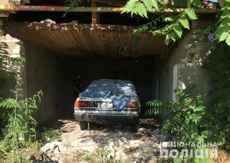 В Одессе угонщик вскрыл автомобиль отверткой