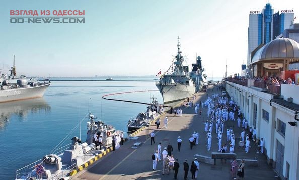 В Одессе проводят экскурсии на боевых кораблях
